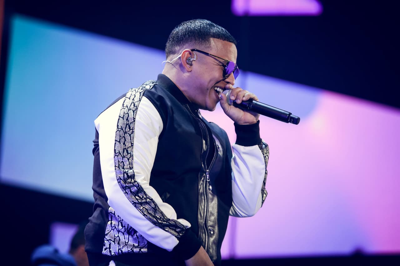 Atacan con cerca de cincuenta disparos el coliseo en San Juan luego del concierto de Daddy Yankee