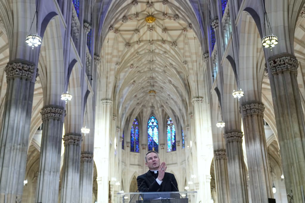 En un tono más serio, el arzobispo de Nueva York también dejó saber lo más importante: "
<b>Amo a Jesús con toda mi mente, corazón y alma</b>.
<b>Y me esfuerzo por amar a mi prójimo como a mí mismo</b>".