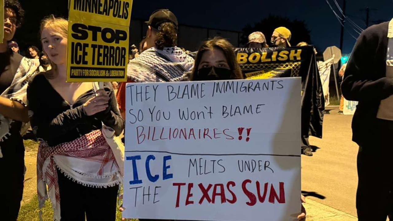 Los manifestantes también denunciaron el uso de recursos públicos. “No aceptamos que este gobierno pague con nuestros taxes, con nuestros impuestos, para que maten a nuestra gente”, expresó otra participante entre aplausos y consignas.
