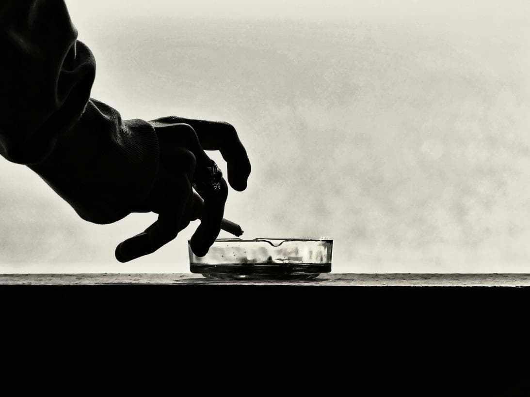 No fumar y evitar el sol en exceso son también importantes factores para reducir el riesgo de cáncer.