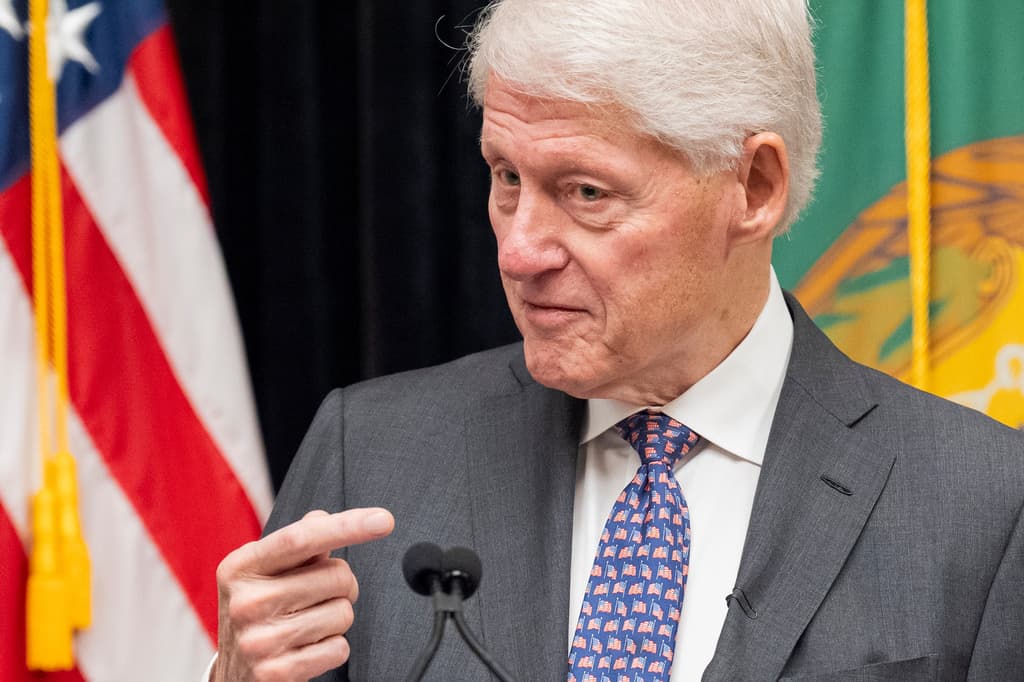 Bill Clinton dice que "no tenía idea de los crímenes de Epstein"