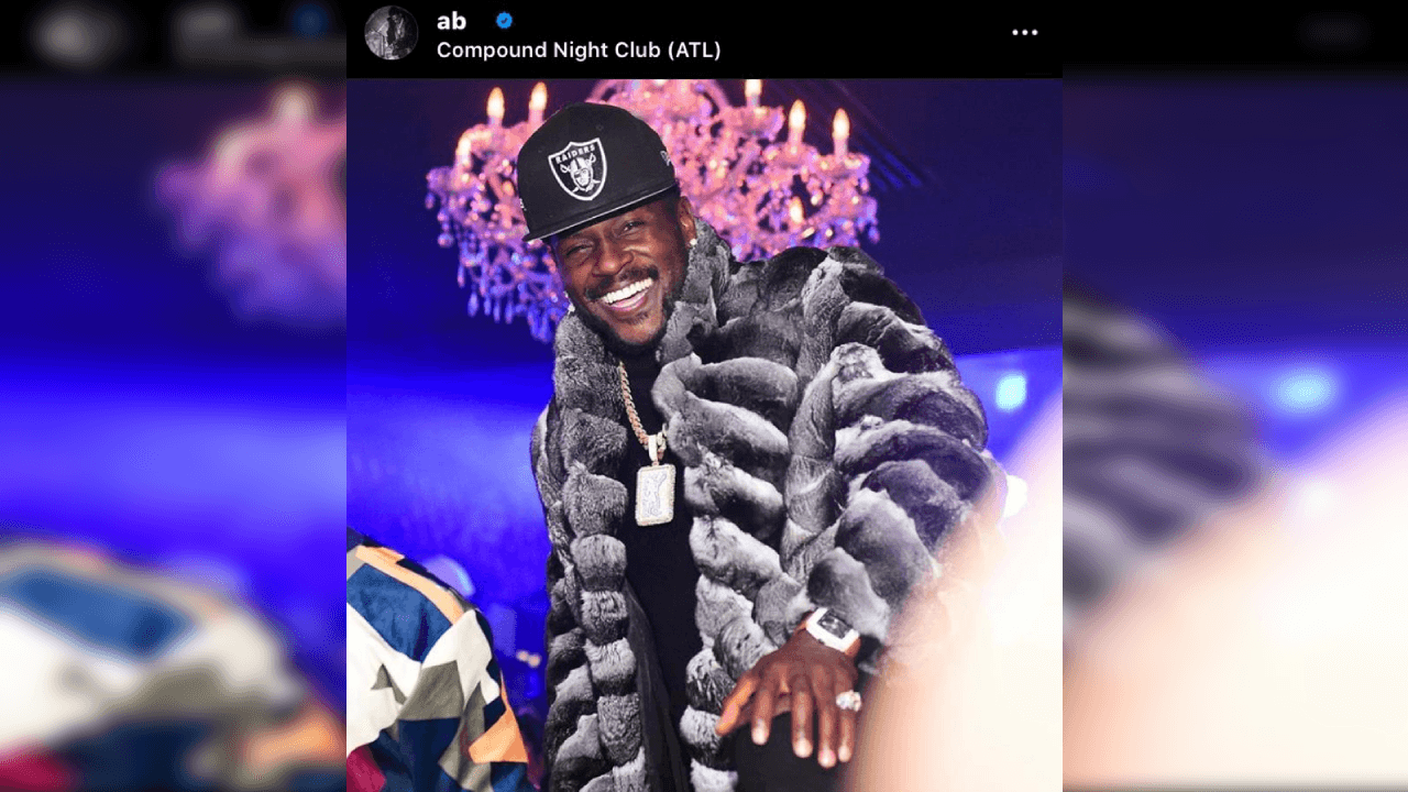 <b>Su gorra favorita</b>
<br>A pesar del polémico desenlace que tuvo su carrera con los Oakland Raiders, ahora llamados Las Vegas Raiders, Brown aparece en una gran cantidad de fotos portando la gorra de este equipo.