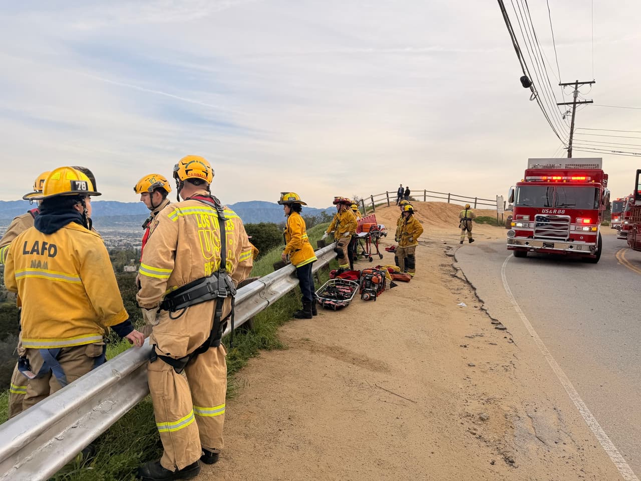 El incidente provocó retrasos de tráfico en la zona durante las operaciones de rescate.