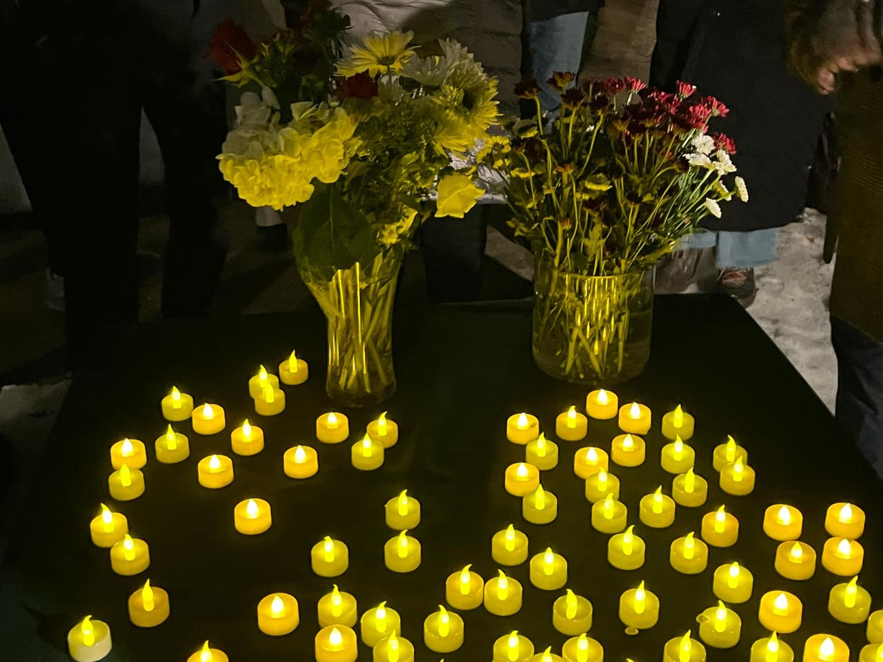 El templo Lake Street, ubicada en un suburbio considerado santuario de indocumentados, pertenece a una congregación independiente con raíces bautistas. En años anteriores ya ha instalado pesebres con mensajes críticos sobre asuntos sociales.
<br>
<br>
<b>La escena de este año permanecerá exhibida durante toda la <a href="https://www.univision.com/local/houston-kxln/maga-grinch-houston-decoracion-mark-rodriguez">temporada navideña.</a></b>