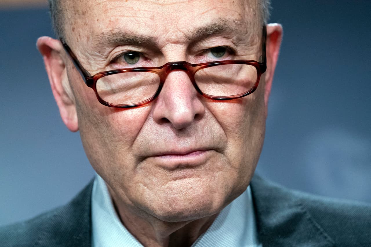 Schumer promete abordar la "epidemia de violencia armada" tras el último tiroteo en Colorado