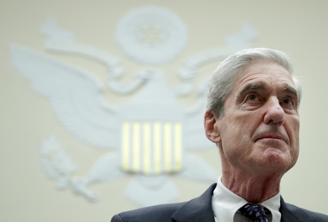 Exfiscal especial Robert Mueller asegura que Roger Stone "sigue siendo un criminal convicto"