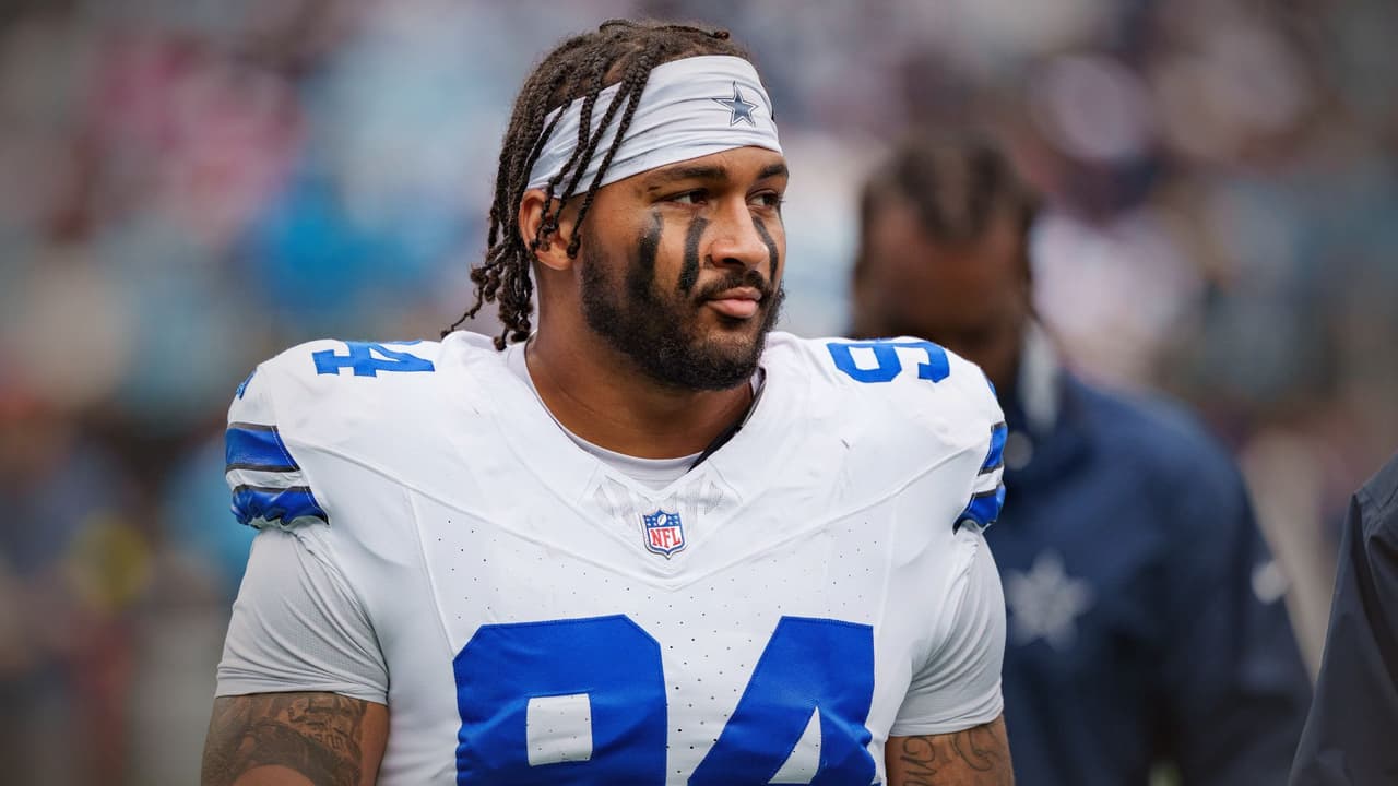 <h3 class="cms-H3-H3">Hallan sin vida a jugador de los Dallas Cowboys tras persecución en Frisco</h3>
<b>Qué pasó, quién, dónde y cuándo:</b>
<br>En noviembre,
<a href="https://www.univision.com/local/dallas-kuvn/murio-marshawn-kneeland-jugador-dallas-cowboys" target="_blank">el jugador de los Dallas Cowboys, Marshawn Kneeland, fue hallado sin vida en Frisco</a> tras una persecución policial, informaron las autoridades.
<br>
<b>Lo que informaron las autoridades: </b>
<br>La Policía de Frisco indicó que el jugador, de 24 años, murió por una aparente herida autoinfligida.
<br>La causa oficial de la muerte quedó en manos del Médico Forense del Condado Collin.
<br>
<b>Cómo ocurrió: </b>
<br>De acuerdo con el reporte policial, agentes intentaron detener un vehículo, lo que derivó en una persecución.
<br>Tras el fin del operativo, Kneeland fue localizado sin vida.
<br>
<b>El impacto: </b>
<br>La noticia sacudió al norte de Texas y al entorno de la NFL.
<br>El fallecimiento ocurrió en plena temporada y generó reacciones dentro y fuera del ámbito deportivo.
<br>La muerte de un jugador de los Cowboys convirtió el caso en uno de los hechos más sensibles del año en la región y reabrió la conversación sobre salud mental y apoyo a atletas profesionales.