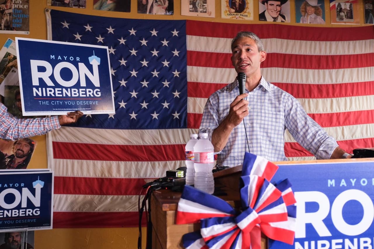 Nirenberg derrota a Sakai y se declara ganador para Juez del Condado de Bexar