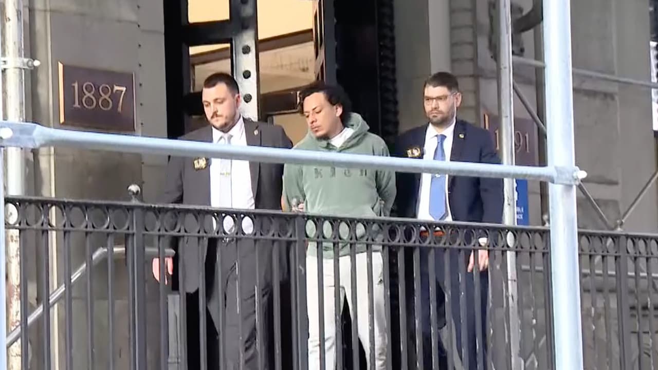 Arrestan a sospechoso de empujar a dos personas a las vías del metro en Manhattan