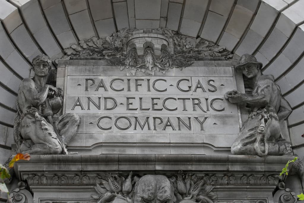 <b>Pacific Gas & Electric </b>informó el domingo, 21 de diciembre, que "los daños causados por el incendio en nuestra subestación fueron significativos y extensos, y
<b> las reparaciones y la restauración serán complejas</b>”. En cuanto a la causa del apagón, la empresa señaló que aún
<b>se mantiene bajo investigación</b>.