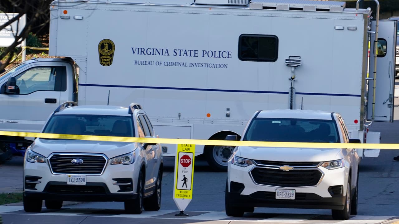 Empleado del Servicio Exterior mató a su perro antes de apuñalamiento masivo por furia al volante