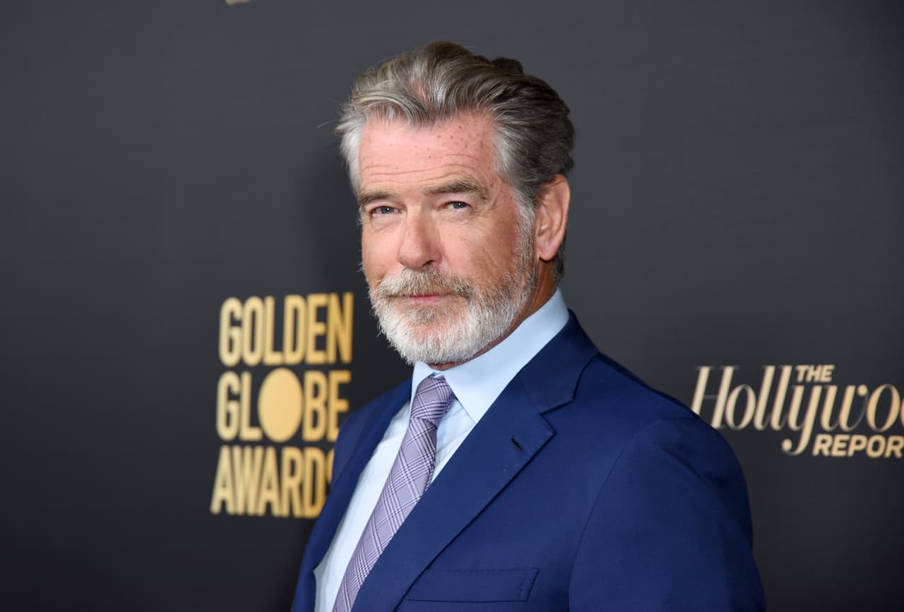<b>#8 Pierce Brosnan</b>
<br>El reconocido actor de James Bond padeció parálisis facial en la década de los ochenta. De acuerdo con una entrevista que concedió a TV Guide en 1984, Brosnan explicó que filmar escenas sin camisa en un río para la serie ‘Remington Steele’ lo enfermó de un virus que desató la parálisis de su rostro.