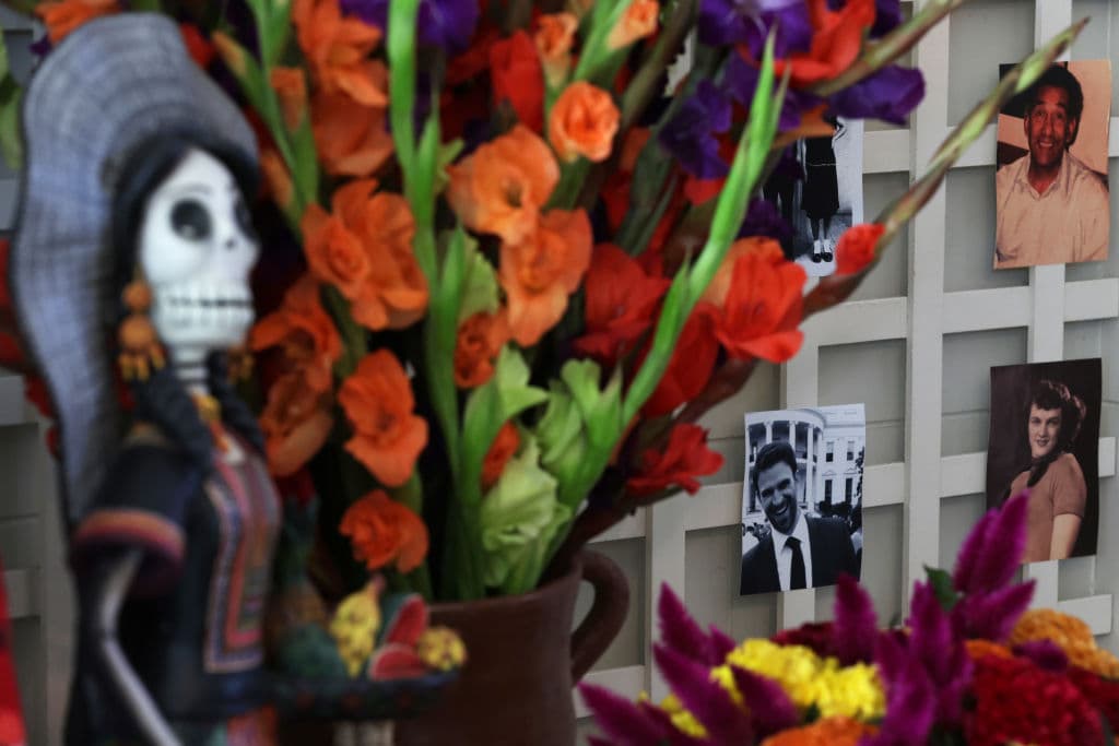 Altares, cempasúchil y debate cultural: así evoluciona el Día de Muertos en EE.UU.