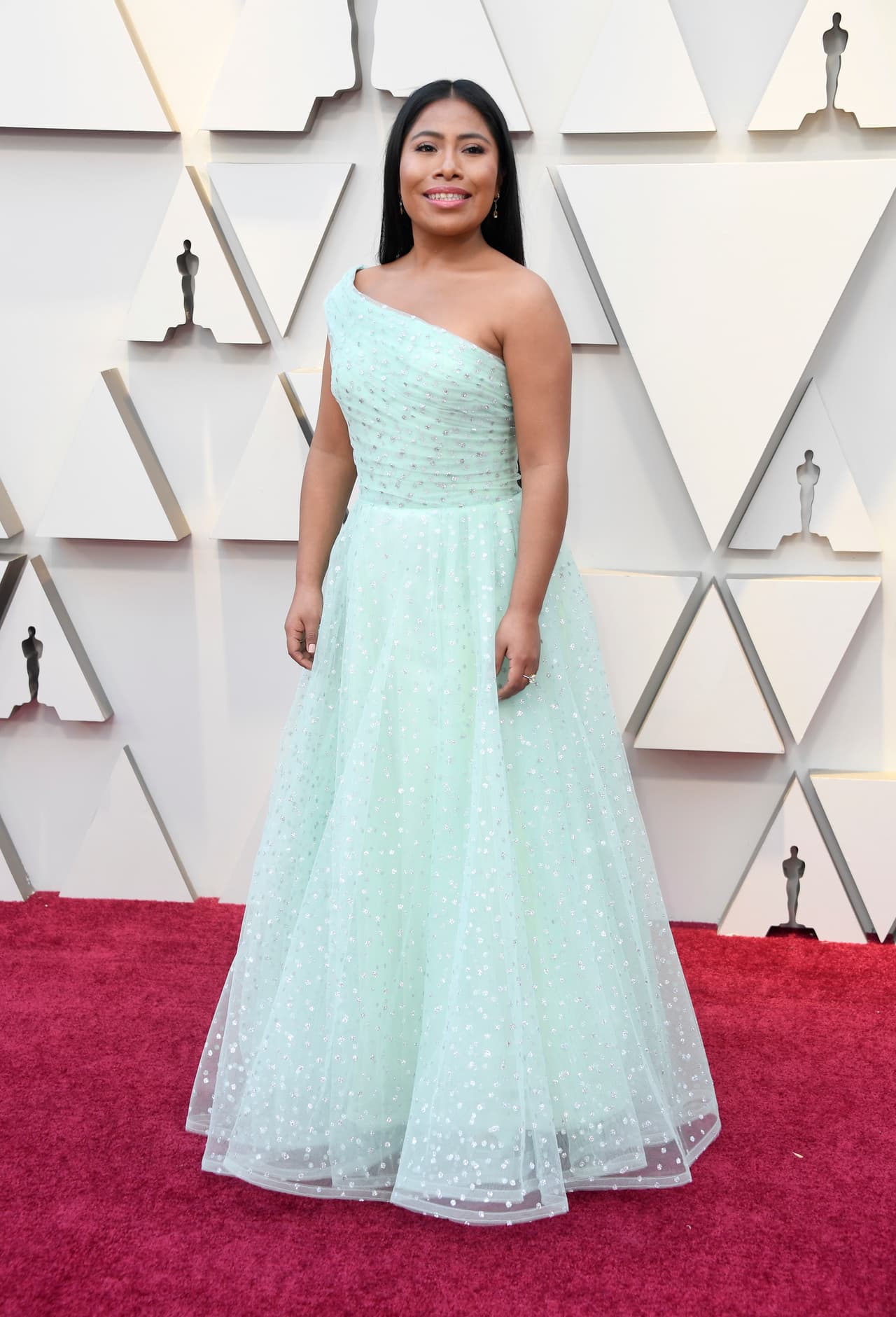 <b>#1</b>
<br>Uno de los looks más memorables de Yali fue el vestido Rodarte con el que debutó en los Premios Oscar 2018, edición en la que fue nominada como Mejor Actriz.