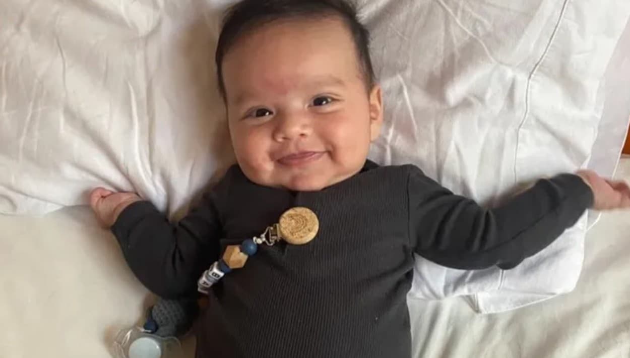 A quienes vean a
<b>Santiago Loyo de la Cruz</b>, se les pide
<b>marcar al 55 5345 5067, 55 5345 5084 o al 55 5345 5082</b>.