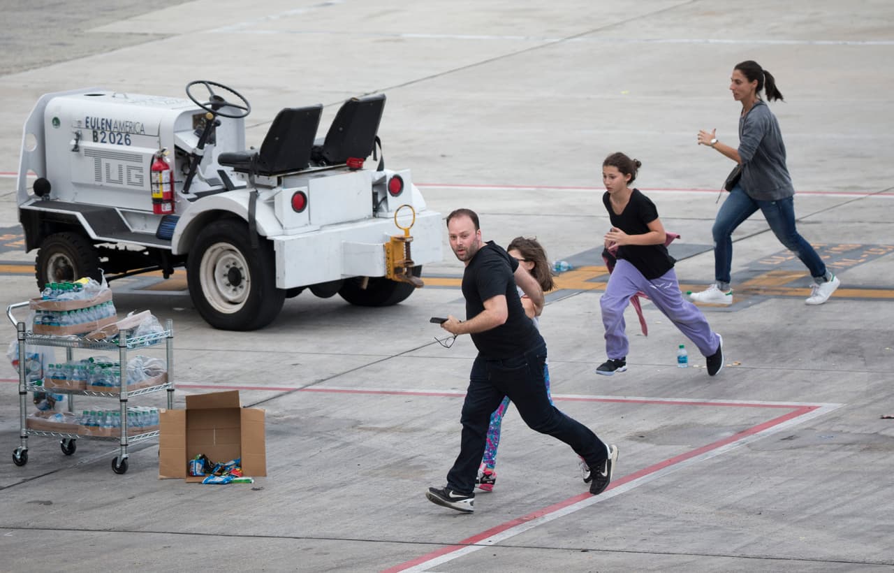 Tras el tiroteo, se presenciaron escenas de pánico en el aeropuerto.