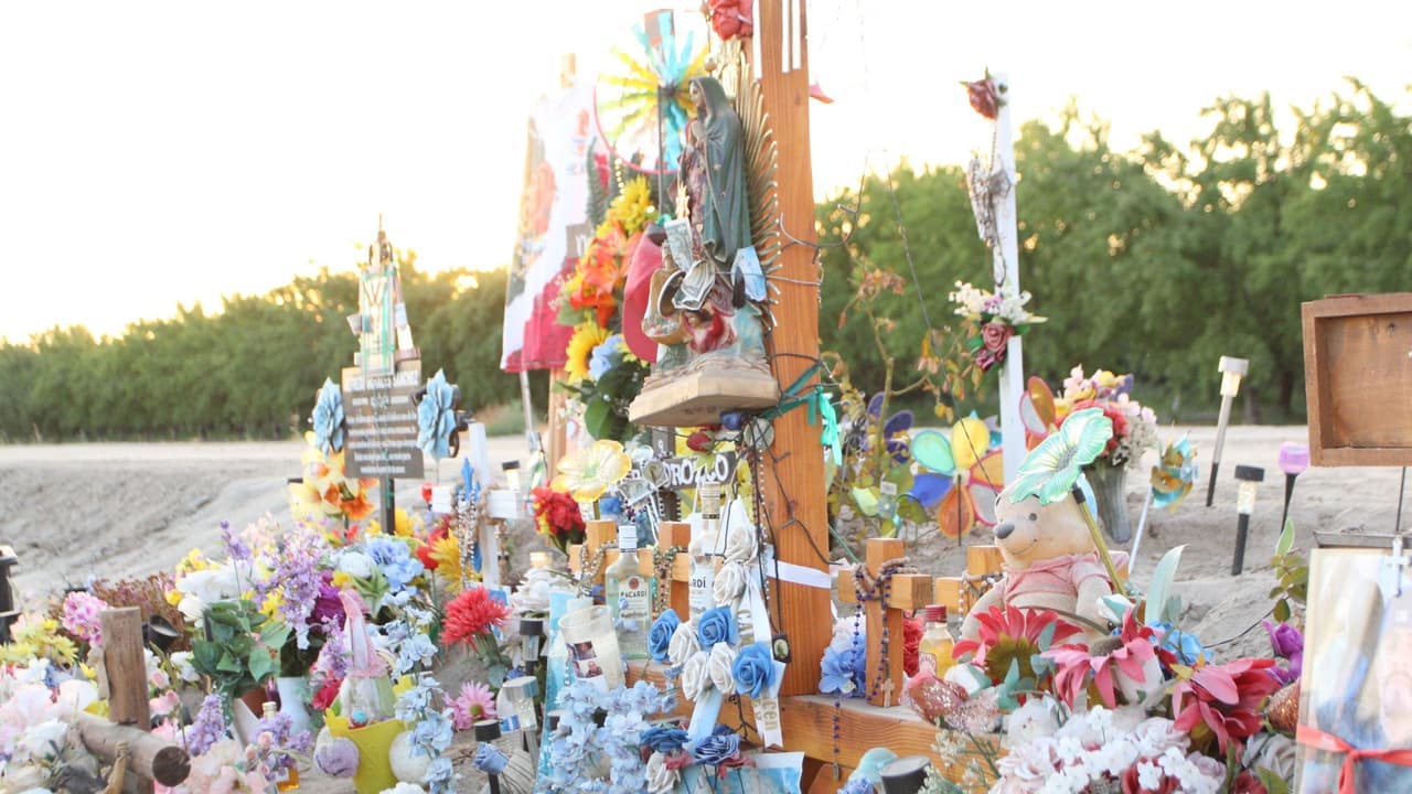 Memorial a los siete trabajadores agrícolas que murieron en Madera, al centro de California.