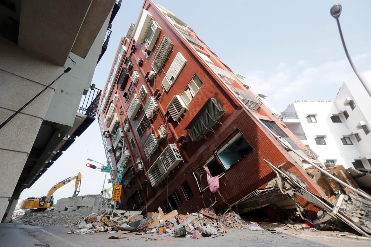 Hualien City, en Taiwán, el 4 de abril de 2024. Ese día, la isla vivió el
<a href="https://www.univision.com/noticias/mundo/terremoto-taiwan-muertes-danos-materiales-impacto-menor-preparacion-tecnologia">peor terremoto en 25 años, de magnitud 7.4,</a> con al menos 10 muertos y unos mil heridos y destrozos monumentales, volviendo el episodio una noticia mundial.