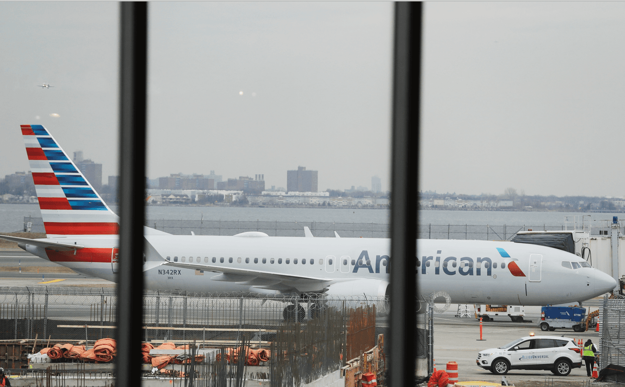 <b>¿ Donde puedo conseguir la tarjeta REAL ID? </b>Obtener una tarjeta de Real ID en Chicago requiere un viaje al departamento de vehículos motorizados. La tarifa es de $30 dólares.
<br>