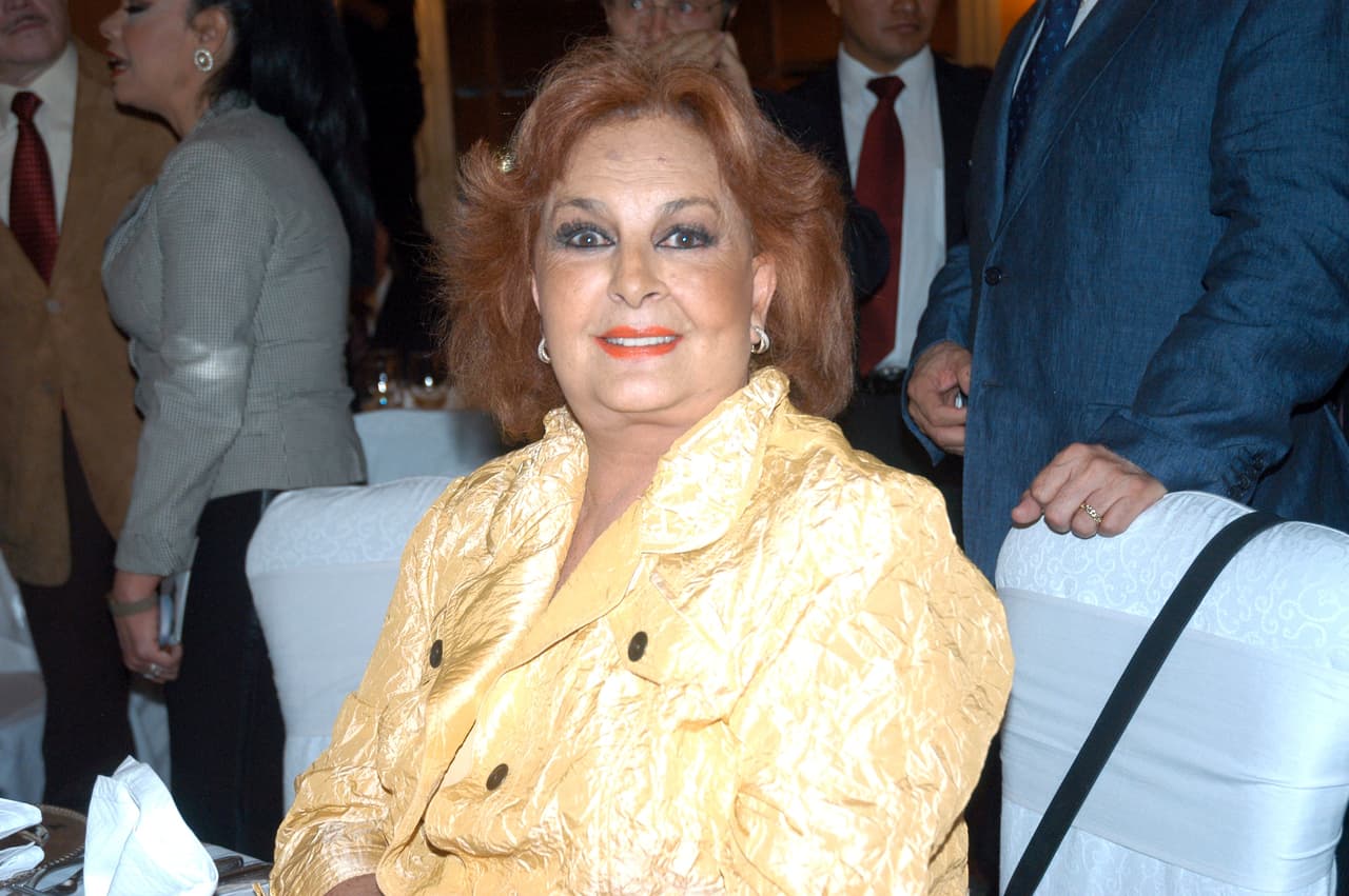 "(Le dije) '¿Para qué?,
<b>ya estamos grandes</b>, podemos vernos a solas".
<br>