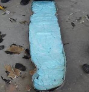 En cada rincón se meten
<b>paquetes con decenas de píldoras de fentanilo y varias otras drogas</b>, como metanfetaminas y cocaína.