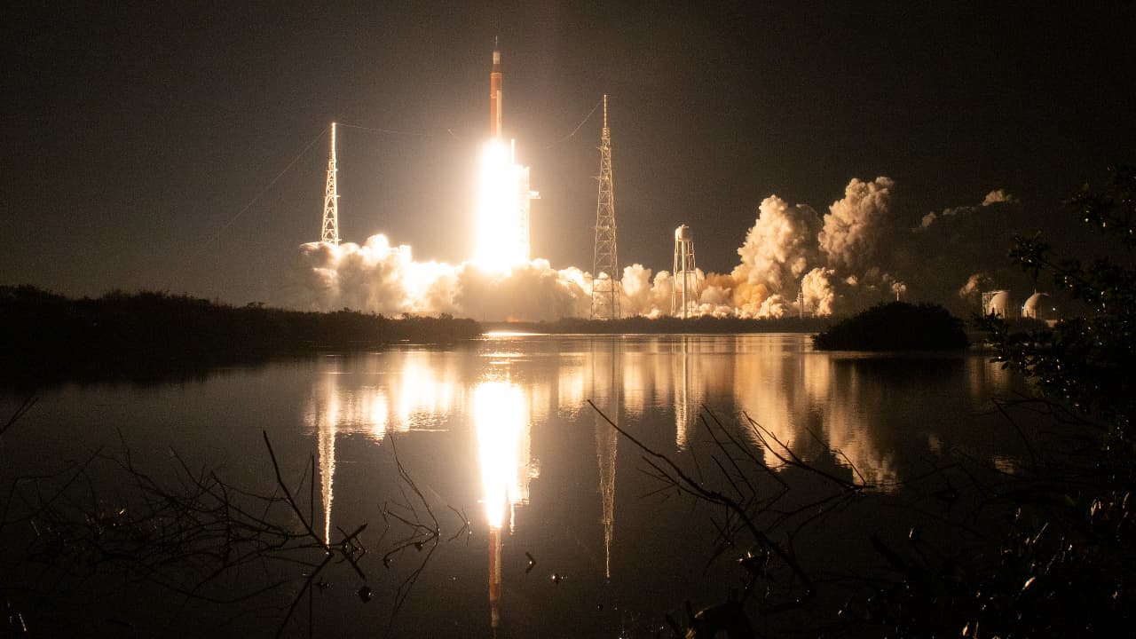 Se trata de la primera de tres misiones con las que la NASA espera volver a llevar astronautas a nuestro satélite natural después de casi 50 años de no hacerlo.