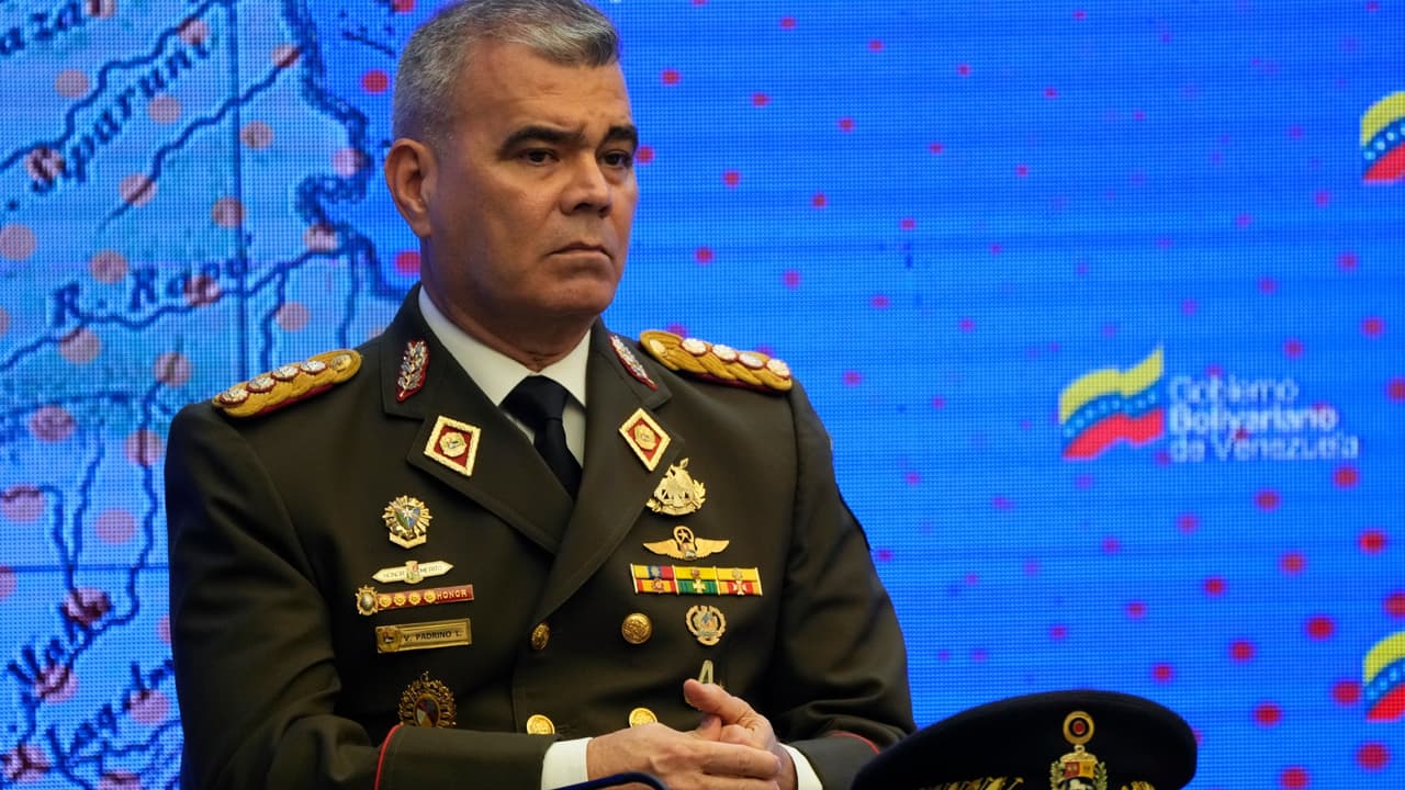 Destituyen a Padrino López del ministerio de la Defensa en Venezuela, exilio en Florida espera más cambios
