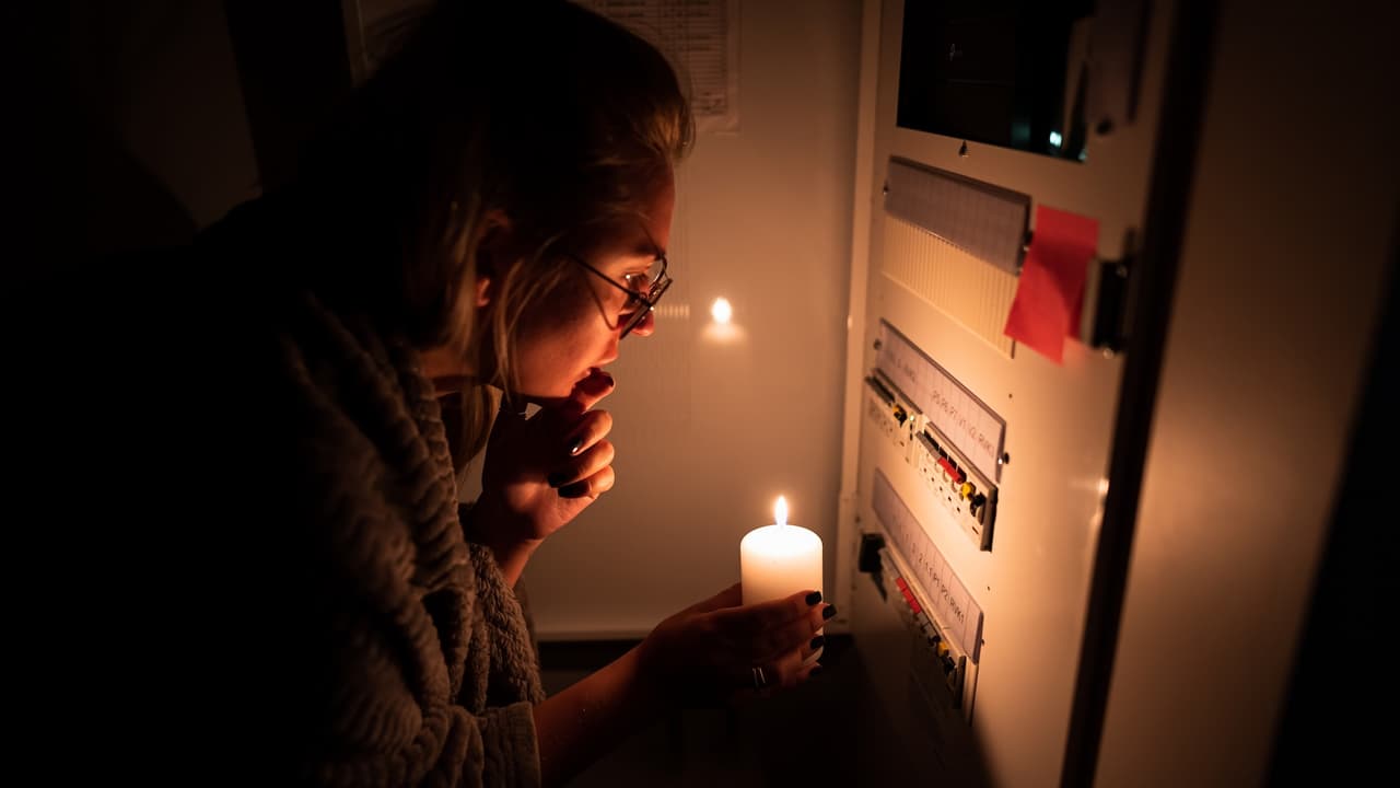 Cortes de energía dejan sin luz a cientos en Brooklyn y Nueva York debido al tiempo invernal