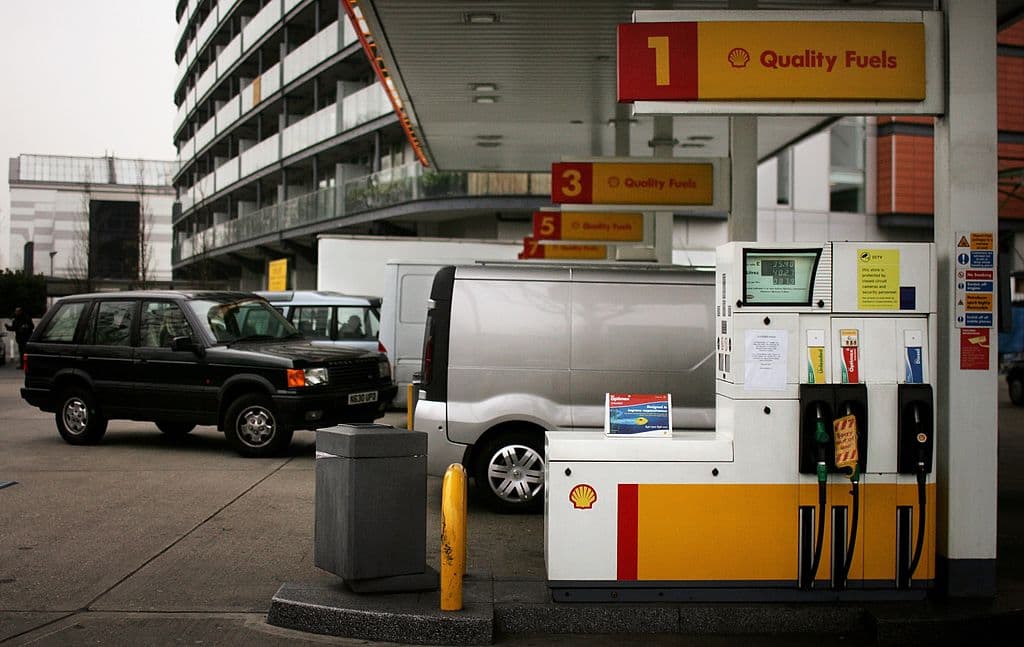 7.- Sólo siete de las 20 compañías respondieron a
<i><a href="https://www.theguardian.com/environment/2019/oct/09/climate-emergency-what-oil-gas-giants-say">The Guardian</a></i> sobre su responsabilidad en la emisión de contaminantes. Estas fueron: Shell, ExxonMobil, Chevron, PetroChina, Total, ConocoPhillips y BHP.
<b>Royal Dutch Shell de Los Países Bajos ocupa el lugar siete en la lista del CAI pues según el estudio ha contribuido con el 2.36% de las emisiones mundiales</b> con 31,848 toneladas equivalentes de dióxido de carbono.