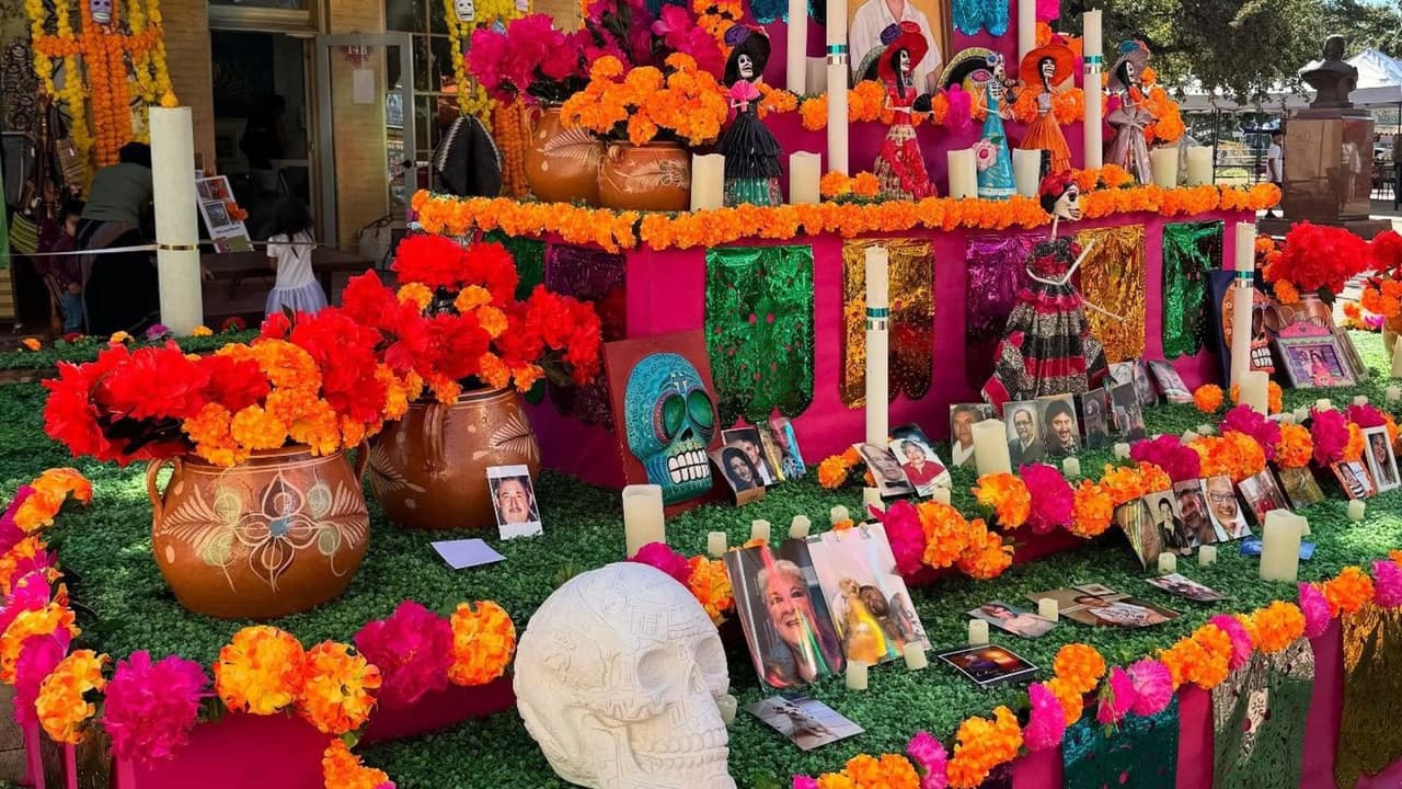 Esto es lo que está prohibido pasar por la frontera si vas a celebrar el Día de los Muertos