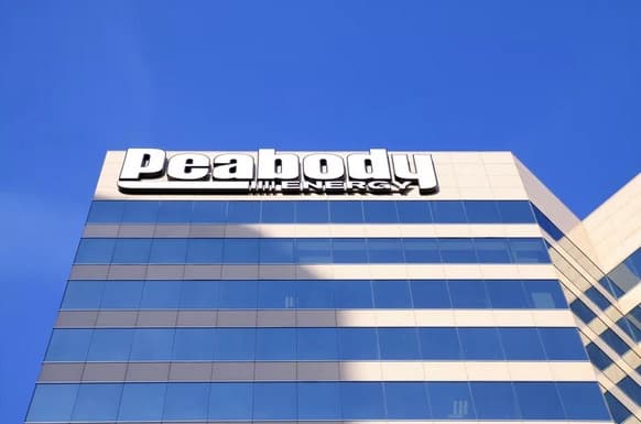 12.- El Instituto de Responsabilidad Climática calculó la cantidad de carbono y metano que fue emitida durante la cadena de producción, desde la extracción hasta el uso final. Peabody Energy de EEUU está catalogada como la compañía número 12 en la lista con una emisión de 15,385 toneladas equivalentes de dióxido de carbono emitiendo el 1.14% de las emisiones mundiales.
<br>