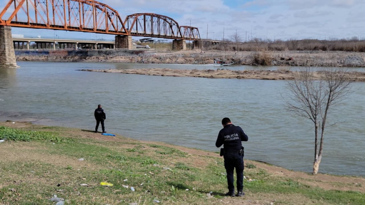 Rescatan a migrante tras cruzar el Río Grande en Eagle Pass; su acompañante continúa desaparecido