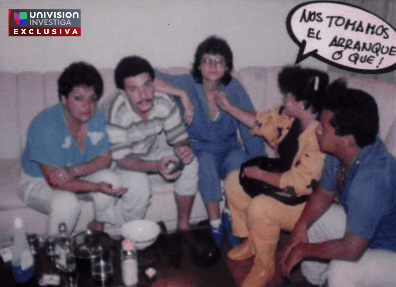 Reunión de amigos. De izquierda a derecha Ligia Urquijo al lado de su sobrino Carlos Mario Alzate Urquijo 'El Arete', quien se declaró culpable años después del atentado al avión de Avianca. Al costado derecho Darío Uzma.