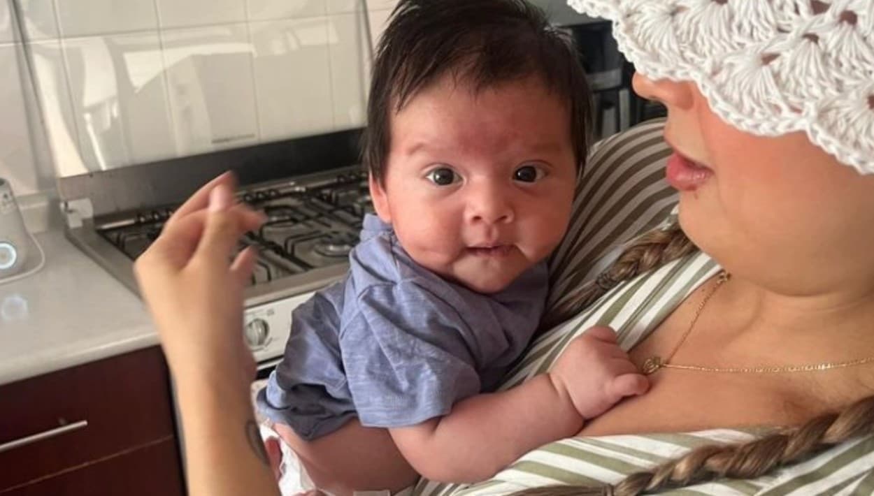 Con la colaboración de una amiga, la joven madre abrió
<b>una petición en la plataforma <a href="https://www.gofundme.com/f/help-jessica-with-her-legal-fees-and-santis-safe-return" target="_blank">GoFundMe</a></b>. Explicó su caso y pidió ayuda económica para poder pagar la representación legal que la ayuda en el caso del secuestro de su bebé, supuestamente a manos del padre y la familia del hombre en México.