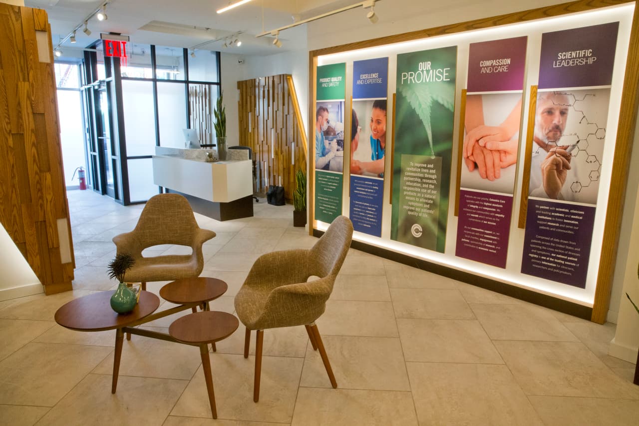 Incluso en estados donde la marihuana recreativa sigue siendo ilegal, como Nueva York, Nueva Jersey y Connecticut, algunas universidades han lanzado programas de estudios sobre el cannabis como anticipo a la legalización o para preparar a los estudiantes para el mercado laboral en otros estados.