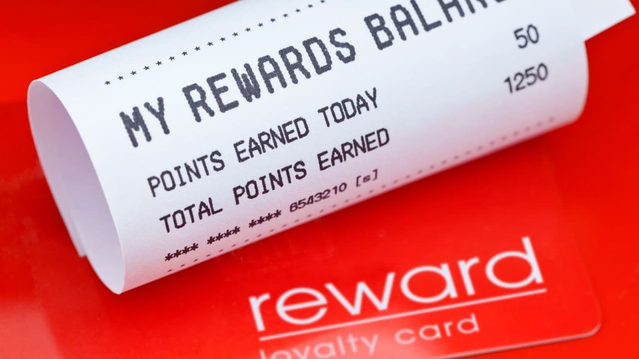 También existen oportunidades para ganar dinero a través de tarjetas de crédito de recompensas, y en última instancia, ahorrar dinero en sus compras aplicando recompensas en efectivo a su pago de fin de vacaciones.