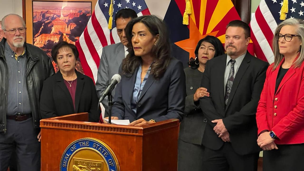 Hobbs selecciona a la jueza María Elena Cruz a la Corte Suprema de Arizona