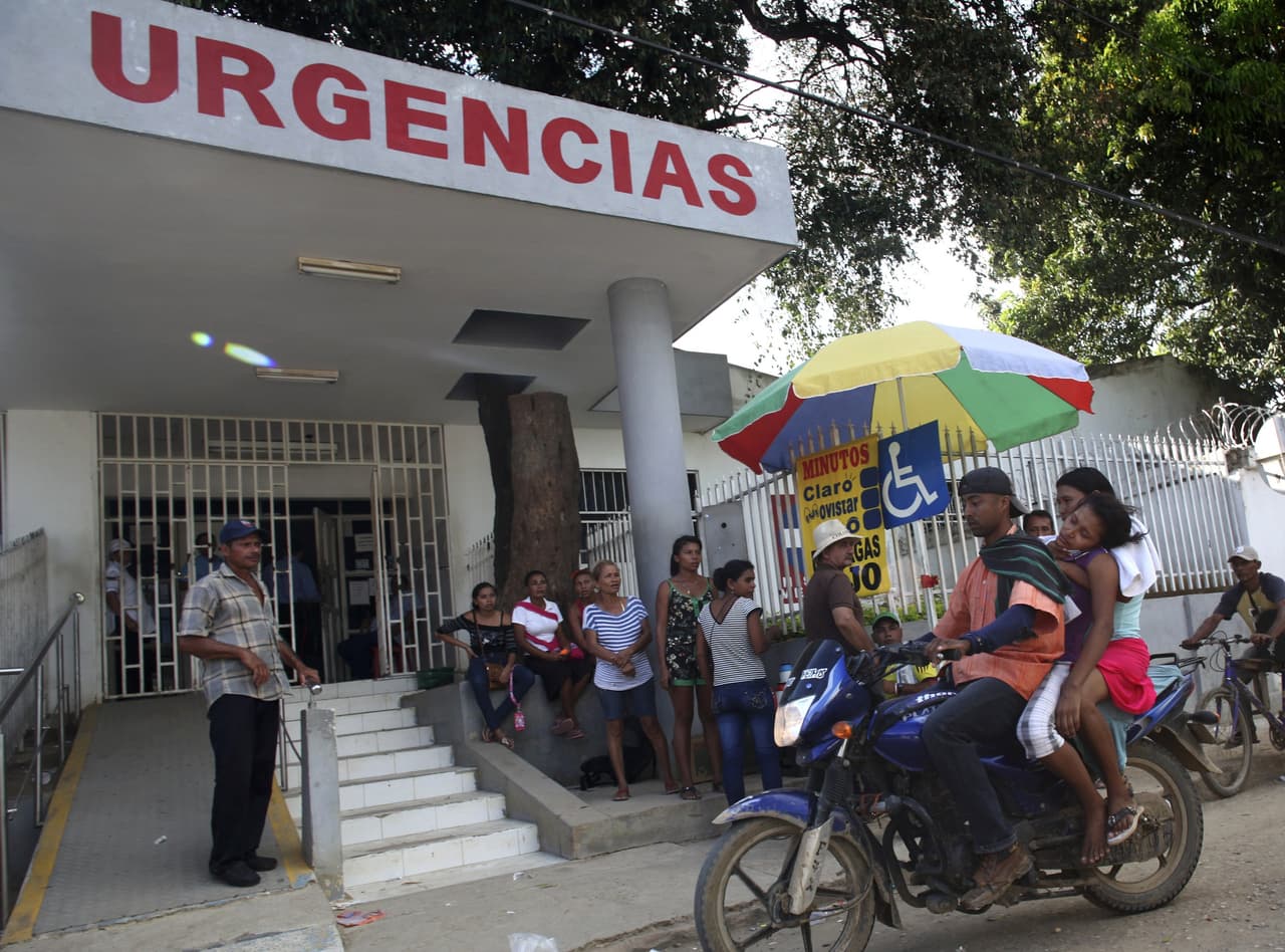 <b>Colombia</b>: este país usa un sistema dual mediante el cual los ciudadanos pueden usar el sistema de salud privado, el o público (aprovechado por más del 60% de las personas). El costo de los procedimientos médicos es relativamente bajo al compararlo con otros países, y la calidad de los servicios alta. 48% de las clínicas y hospitales de este país figuran en el
<a href="http://www.americaeconomia.com/negocios-industrias/conozca-el-ranking-2015-de-los-mejores-hospitales-y-clinicas-de-america-latina">ranking</a> de Mejores Hospitales y Clínicas de América Latina, que realizó la revista América Economía, el año pasado.