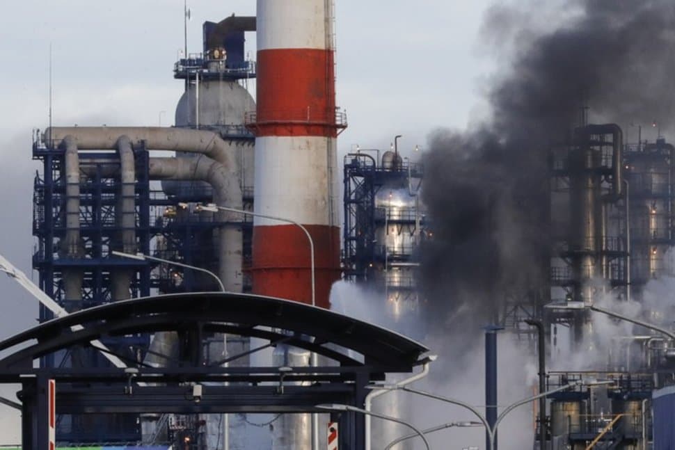 3.- Gazprom de Rusia ocupa el tercer lugar de las compañías que más emisiones de bióxido de carbono han emitido en los últimos 52 años con más de 43,230 toneladas equivalentes de bióxido de carbono, produciendo el 3.19% del total de las emisiones en el planeta. Las respuestas que las compañías dieron al periódico británico pueden leerse a través del siguiente
<a href="https://www.theguardian.com/environment/2019/oct/09/climate-emergency-what-oil-gas-giants-say">enlace</a>.
<br>