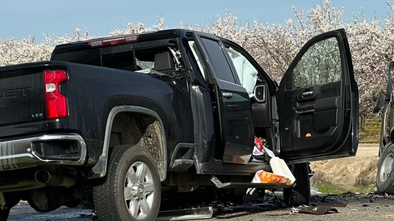 Por otro lado,
<a href="https://www.univision.com/local/fresno-kftv/accidente-madera-conductor-robert-jerry-kovar-identificado-8-victimas-mortales">el conductor de la Chevrolet fue identificado como Robert Jerry Kovar, de 78 años. </a>