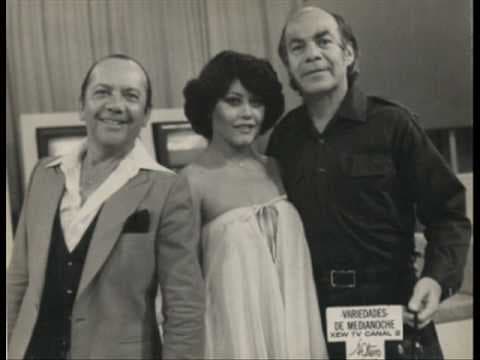 Unos de sus mejores amigos es Sergio Corona, con quien apuesta siempre que juegan los equipos de futbol mexicano ‘América’ vs ‘Chivas’.
<br>
<br>