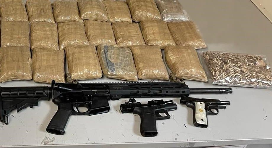 <b>Las armas también juegan parte importante en la obtención de ganancias de los traficantes</b>, quienes las envían a México para que, generalmente, terminen armando a grupos delictivos.