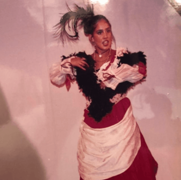 Sandra Echeverría recuerda sus inicios en teatro.