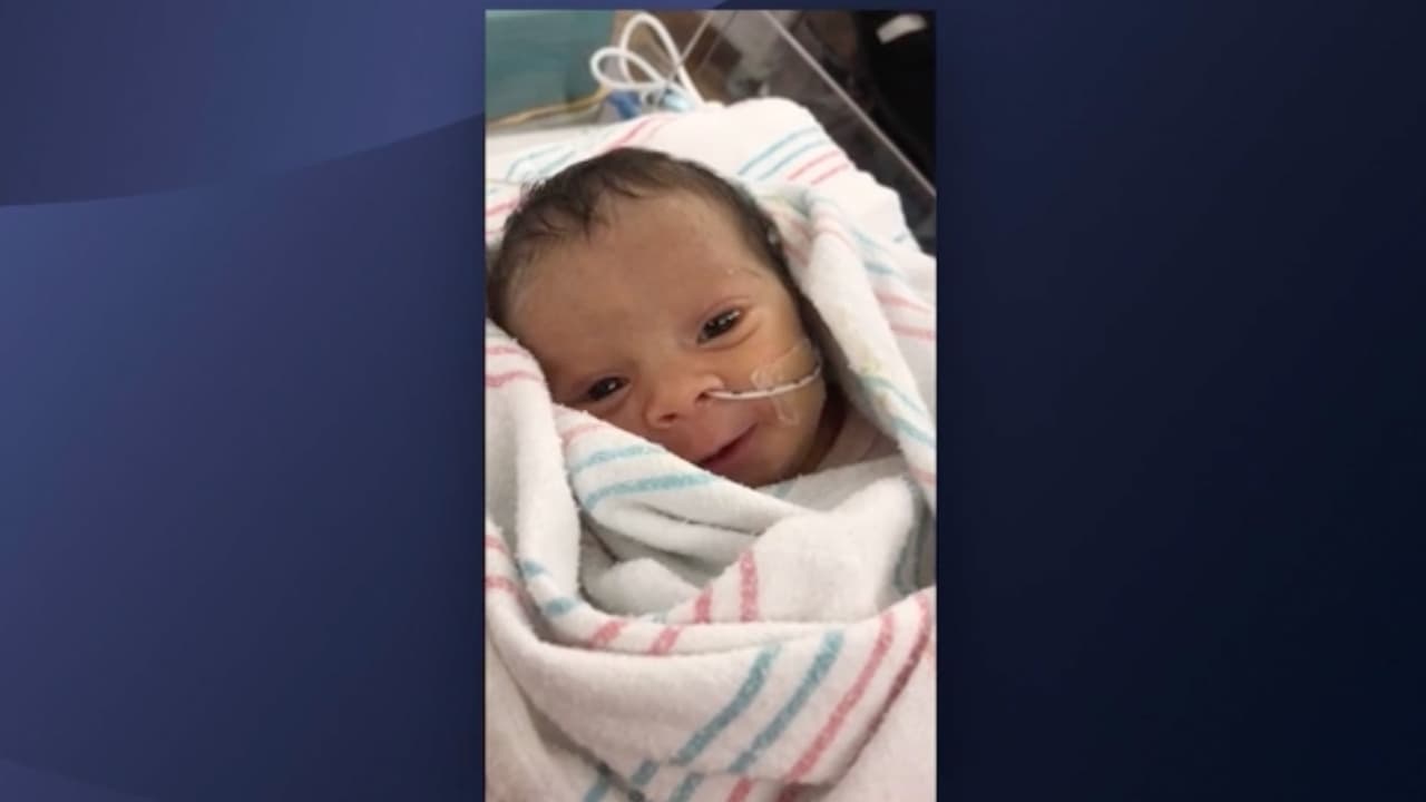 Los médicos les informaron que en dos semanas la pequeña Milagros iba a ser dada de alta. Pero, a los siete días, su estado de salud se complicó.