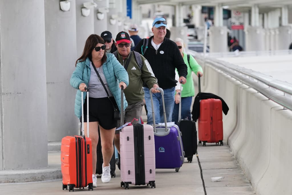 Cancelaciones y retrasos en los aeropuertos del sur de Florida por cuarto día consecutivo