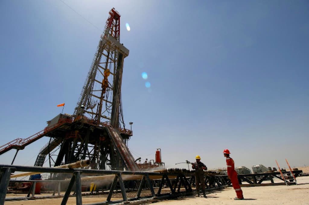 16.- En conjunto, las 20 compañías han producido desde 1965, 480 billones de toneladas equivalente de dióxido de carbono. El equivalente de dióxido de carbono es una medida que se utiliza para indicar la posibilidad que producen los gases de efecto invernadero en el calentamiento global. La empresa Iraq National Oil Co. ocupa el lugar decimosexto y es responsable del 0.93% de las emisiones mundiales con 12,596 toneladas equivalentes de dióxido de carbono.
<br>