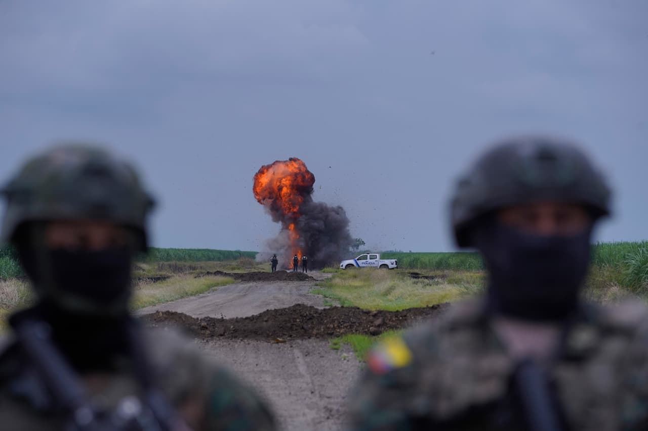 Ecuador lanza operativo “Fuego Letal”: bombardea minería ilegal en frontera con Colombia