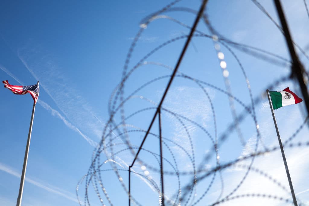 “Un paradigma extorsivo”: México enfrenta un Trump radicalizado a un año de su triunfo electoral