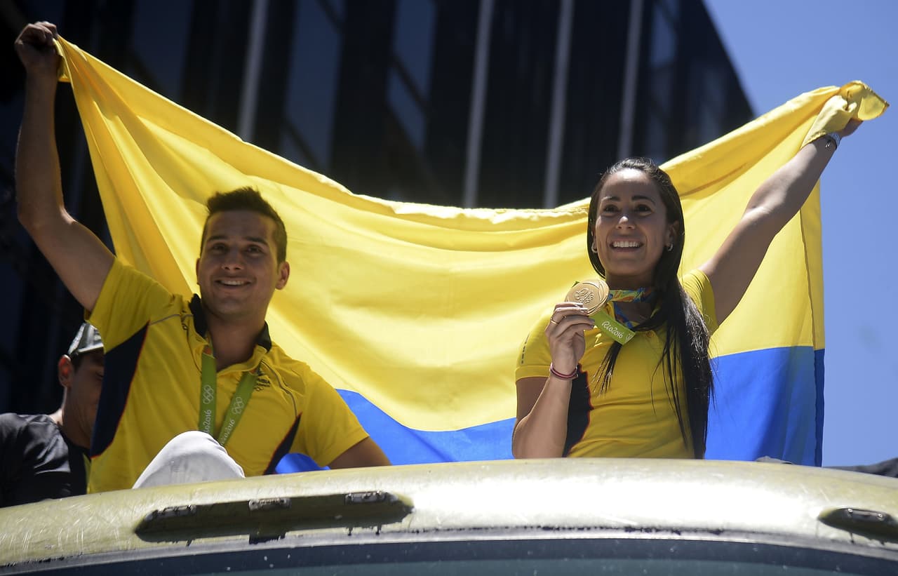Carlos Ramírez Yepes y Mariana Pajón, ciclistas colombianos y medallistas olímpicos de Rio 2016, inspiraron a 6 mil jugadores de una pequeña lotería de Colombia, quienes ocuparon el número que portaron los atletas durante su competencia, 8 y 100 respectivamente, como números de la suerte y resultando ganadores.