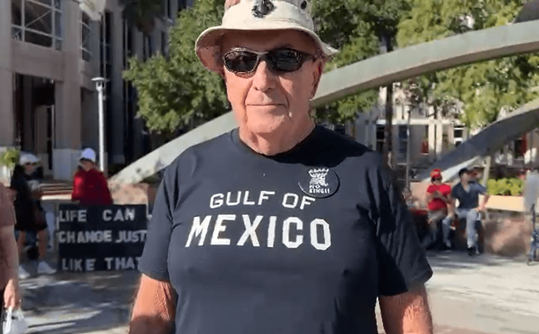 Una de sus decisiones que ha causado más polémica ha sido sin duda renombrar el llamado Golfo de México.